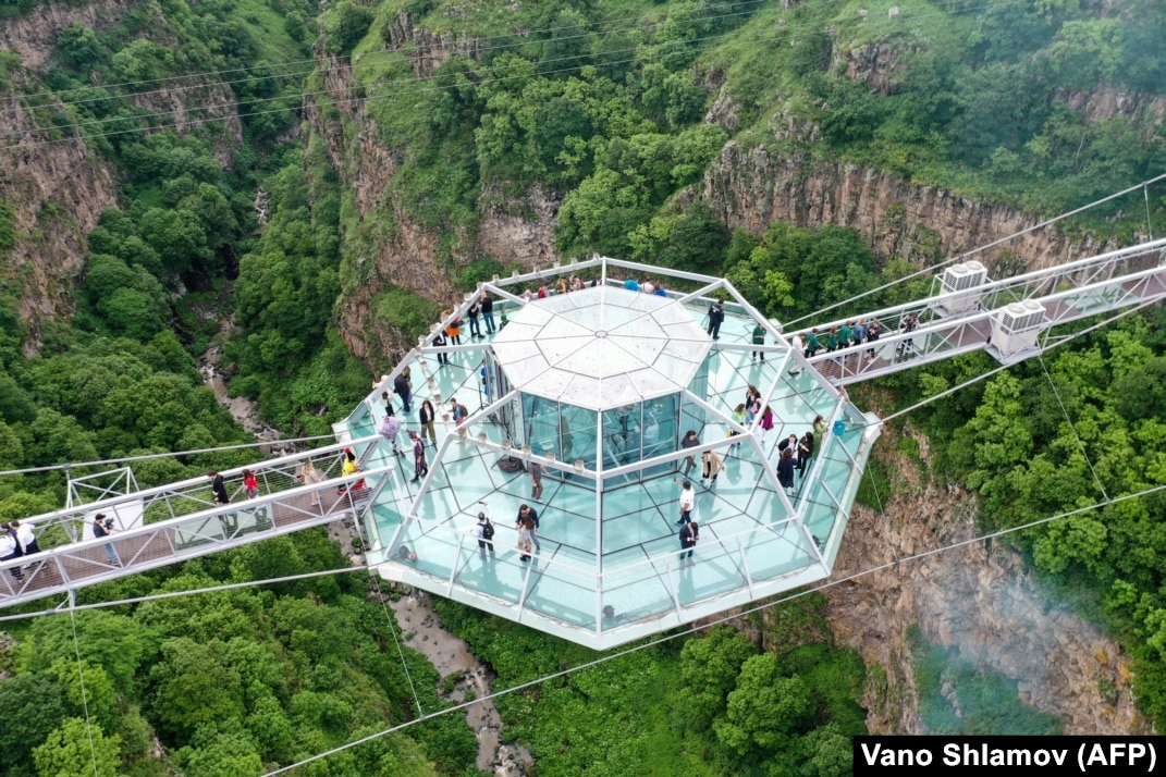 Diamond Bridge suspended over Dashbashi Canyon