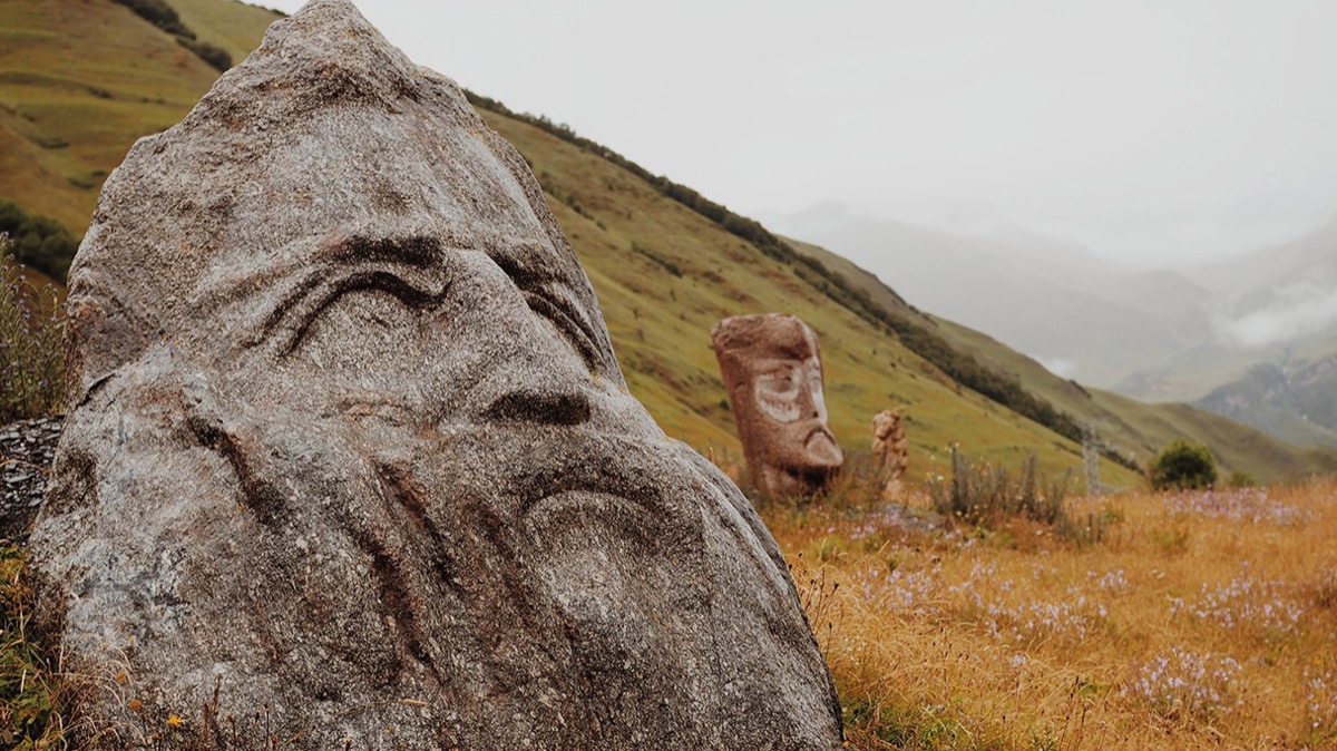 Scenic drive through the Sno Valley with towering peaks